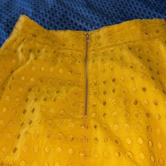 H&M  Mustard Yellow Lace Textured lined Frenchy Skirt Sz 12 - Picture 8 of 13